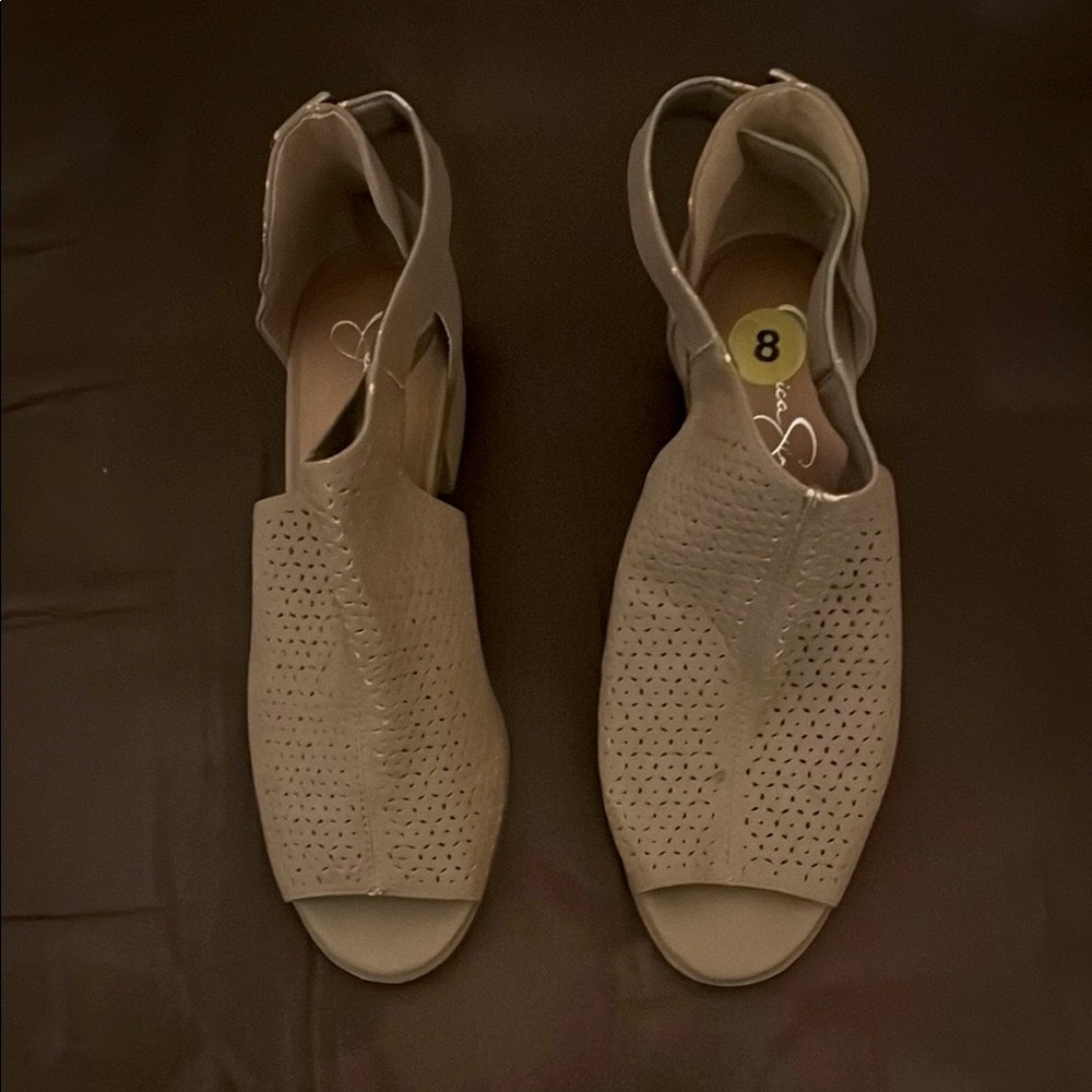 *Jessica Simpson Elegant Taupe Women's Shoes, size 8